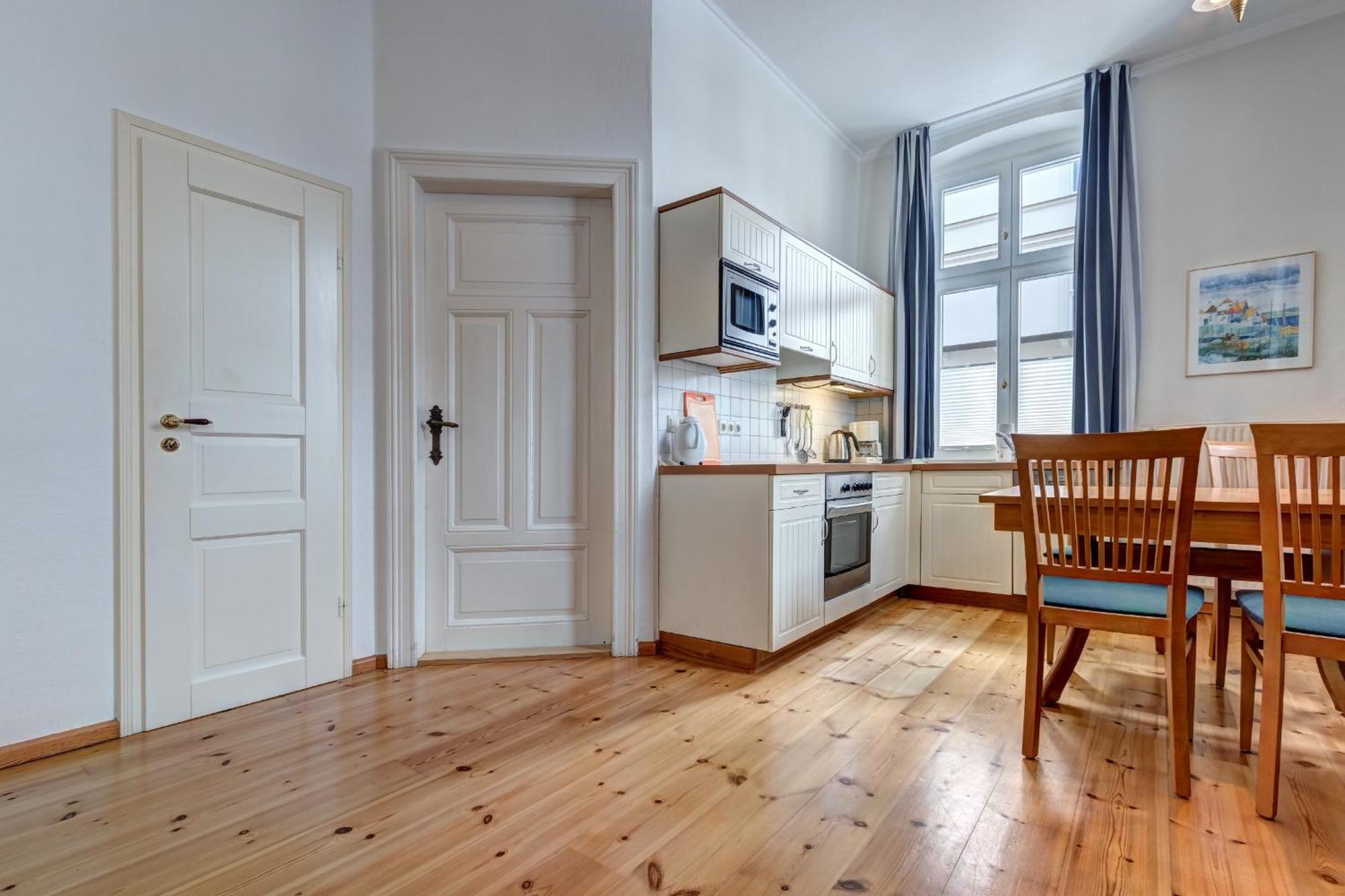 Villa Ahlbeck - Ferienwohnung Kuehlungsborn 제바트헤링스도르프 외부 사진